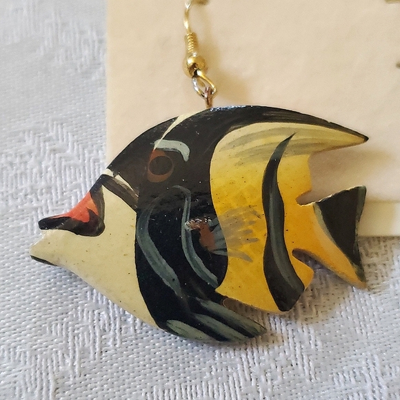 Vintage Ala Makana Fish Earrings on Original Card - Picture 4 of 8